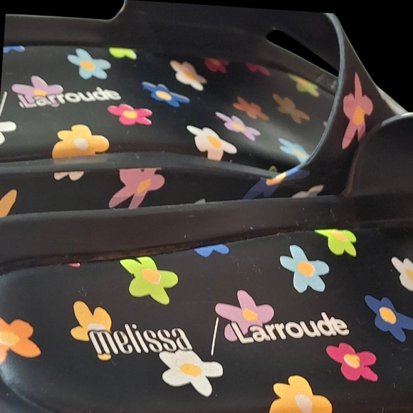 Melissa x Larroude Black Multicolored Floral Motif Rubber Slip-On Slides Size 7 - Picture 2 of 16